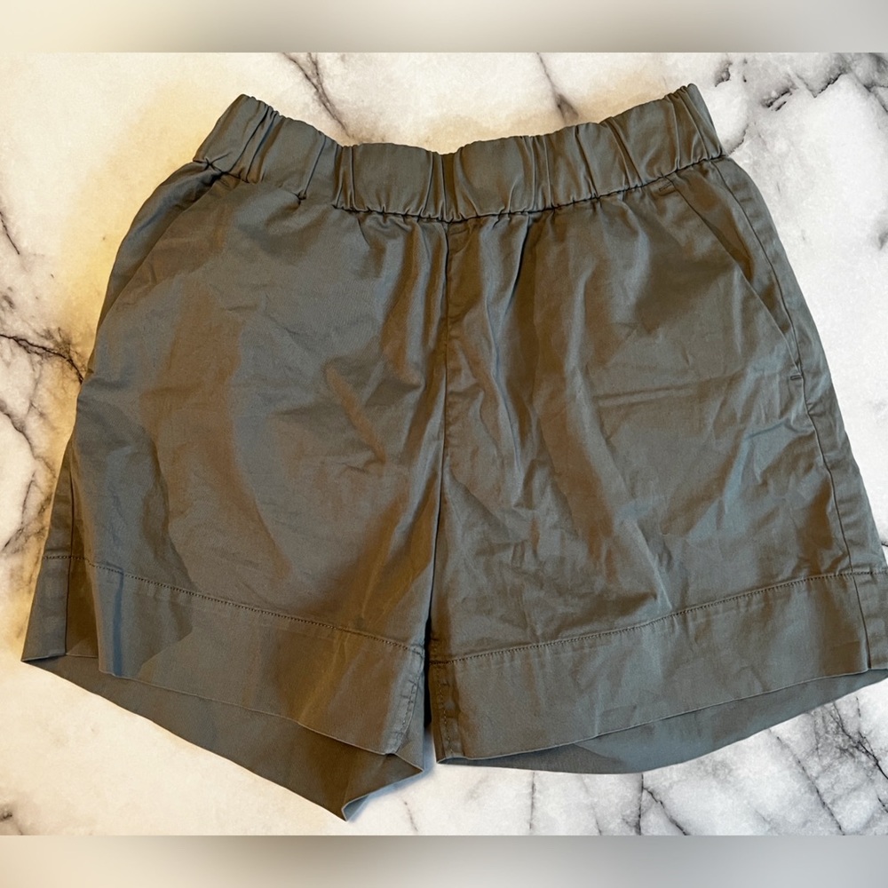 Everlane Olive Green Relaxed Elastic-Waist Shorts
